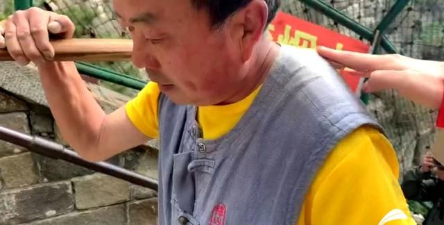这就是山东｜新时代泰山挑山工：干这行就必须勇往直前不能停