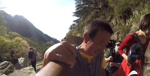 这就是山东｜新时代泰山挑山工：干这行就必须勇往直前不能停