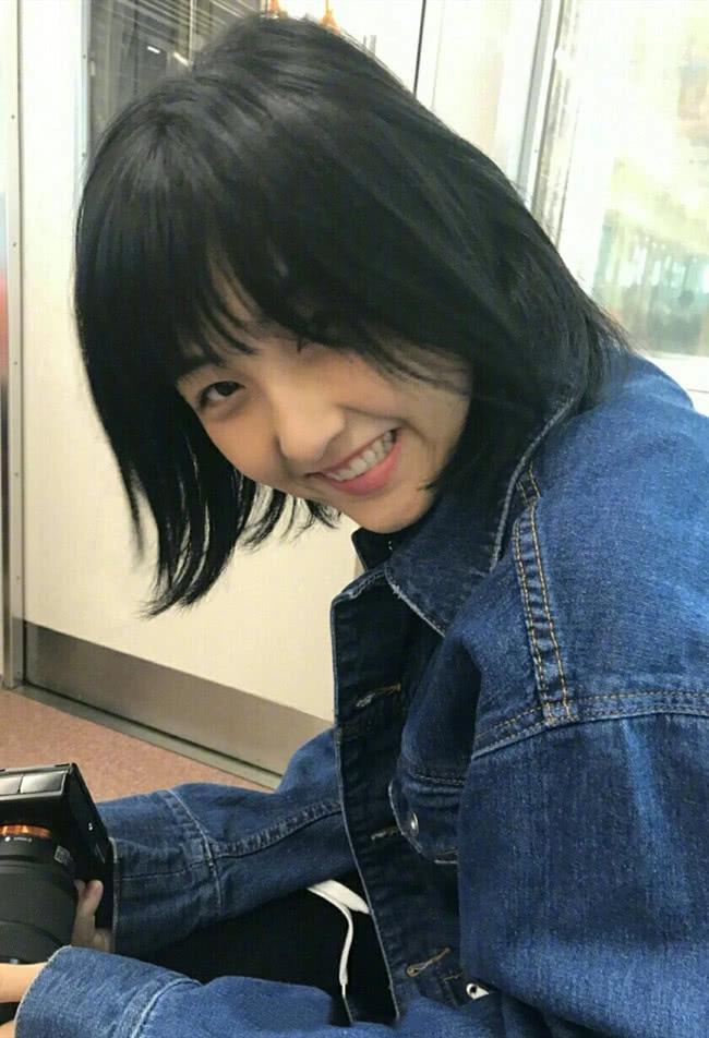 难怪说张子枫鼻子是全脸之光,当照片被放大十倍,这侧颜谁不羡慕