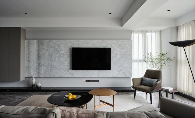 她160㎡大宅，舍弃房间后，大气极了，超大落地窗很让人羡慕