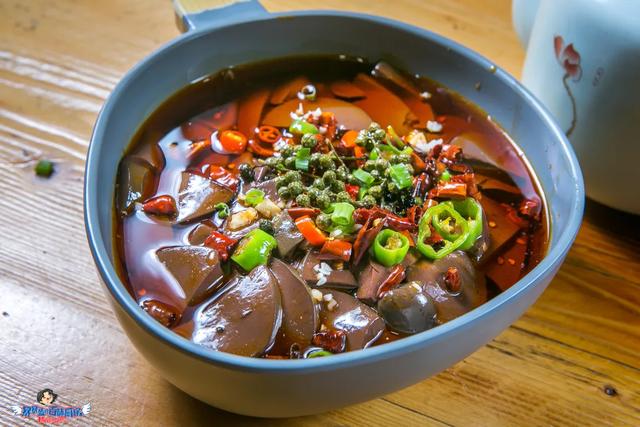 金牌小酥肉 马勺鸭血低至麻辣烫的价格,炝莲白跟抻面馆的小拌菜一个价