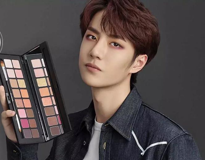 当男明星画上眼妆,王一博和肖战还能接受,邓伦让人一言难尽