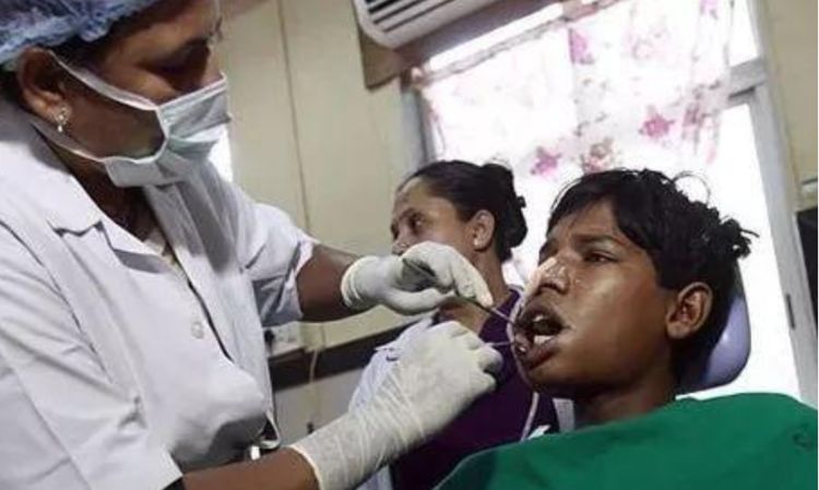 印度牙齿最多的男孩,嘴里长526颗牙齿,网友:那他要怎么吃东西