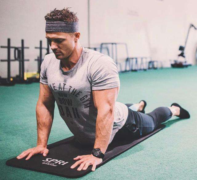 腹肌|卷腹|肌肉_新浪新闻