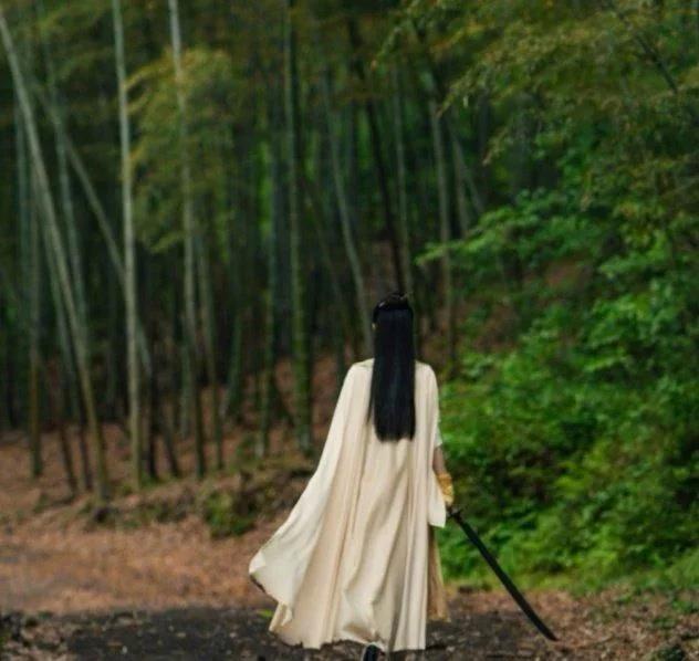 有翡终于杀青,王一博赵丽颖等晒照道别,赵丽颖背影照侠女范十足