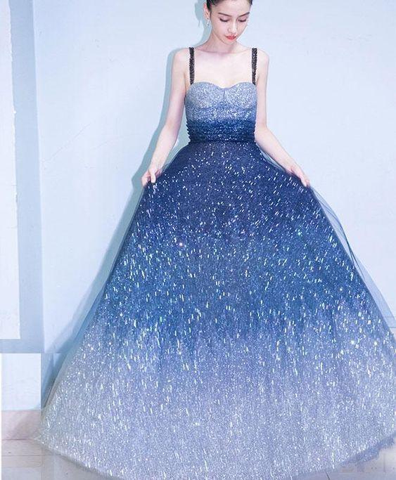 angelababy身穿的蓝色星空礼服,美的不可方物,如"公主本人"!
