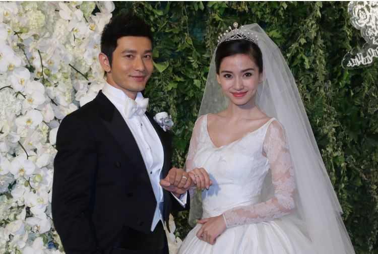 明星参加婚礼随份子钱,一万起步,胡歌一年片酬,刘德华与众不同