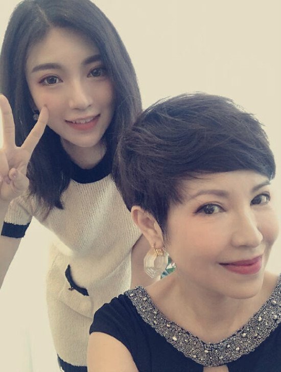 杭天琪25岁女儿近照曝光身材苗条五官精致遗传妈妈好基因
