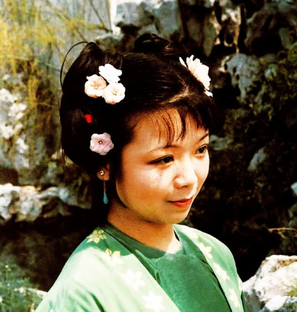 坠儿为何选择对平儿下手舍弃怡红院诸多宝物舍近求远犯事