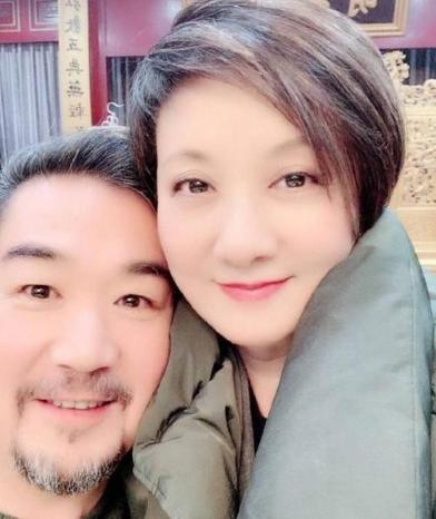 1988年,被张国立抛弃的妻子罗秀春,现在过得如何?