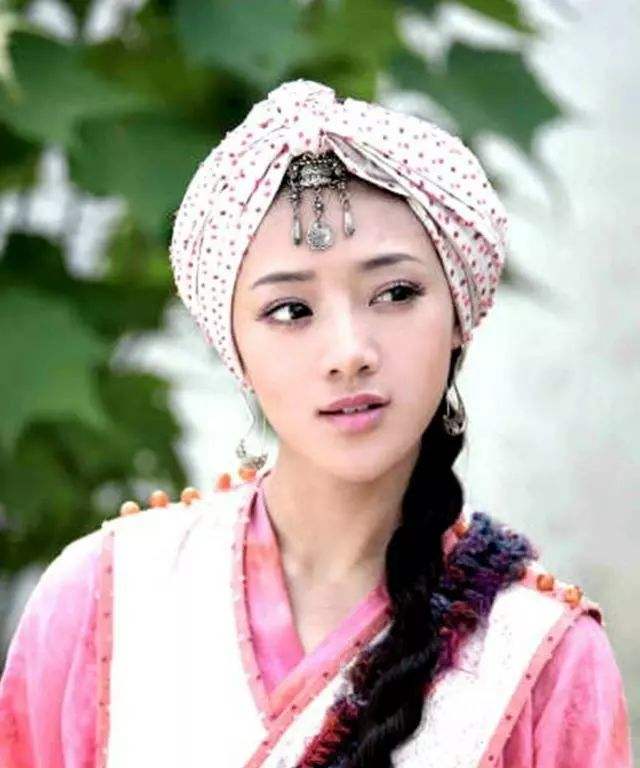 小刘佳 小刘佳饰演的宋甜儿,天真可爱,无忧无虑,还是很讨喜的.