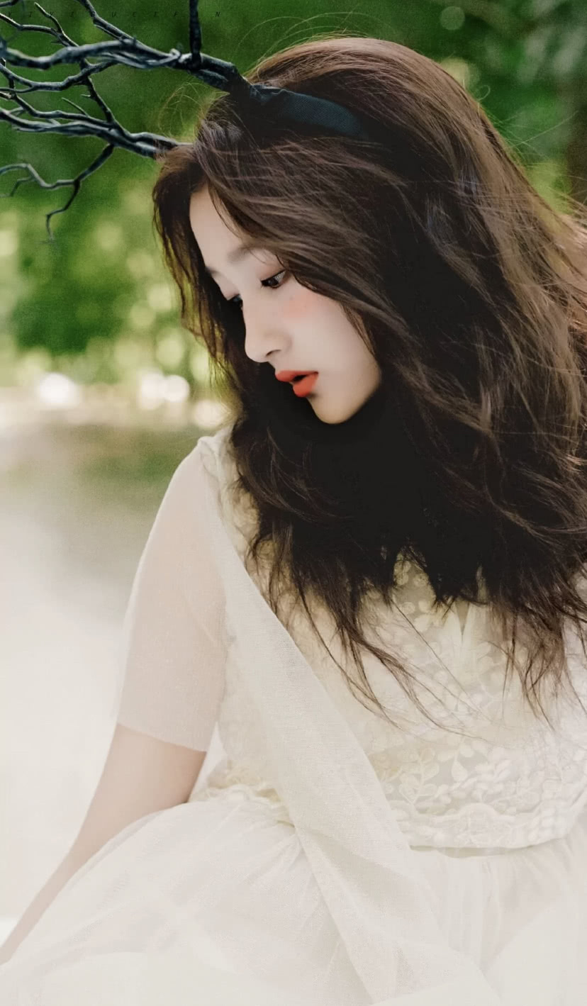 关晓彤麋鹿系写真可爱又俏皮羊毛卷造型尽显少女活力