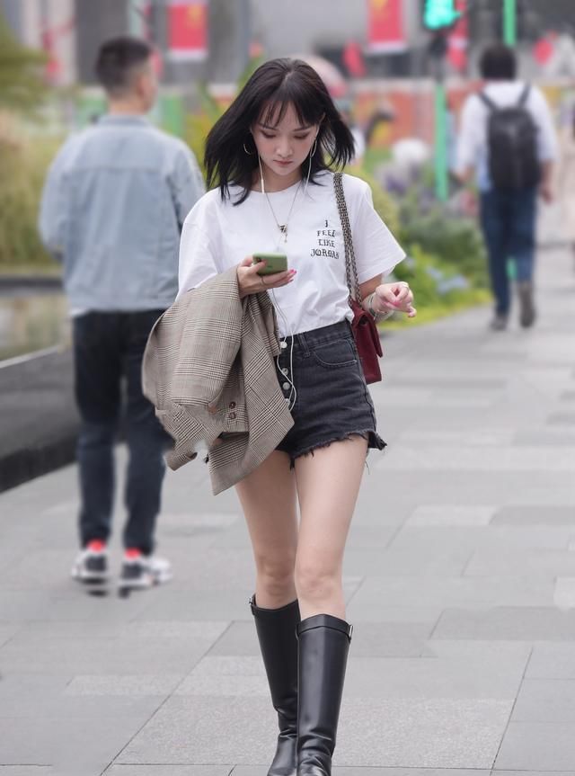 夏日也要穿靴子!爱美女生依然抵挡不住它,轻松拥有大长腿