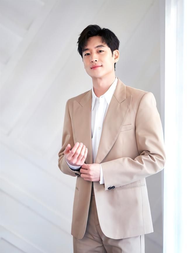 狩猎的时间李帝勋为什么认为比起金钱继续演戏更重要