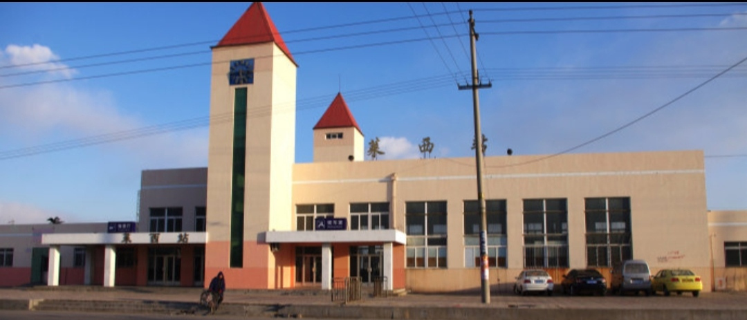 离蓝村站55公里,离烟台站128公里,隶属济南铁路局烟台车务段管辖.