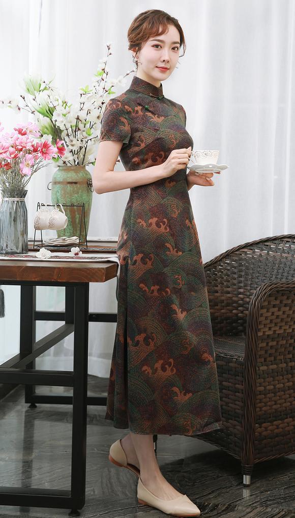 人到中年别总穿裤子这件旗袍就更有女人味优雅又洋气