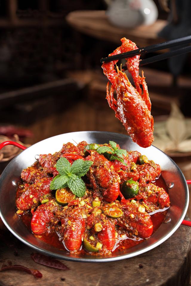 那就让泰式秘制小龙虾味带你去旅行,秘制酱料一口下去回味悠长.