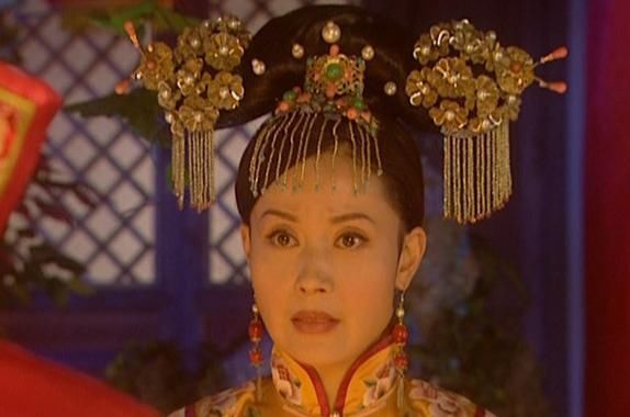 嫁给导演挤走原配,19年后她却被挤走,今63岁仍单身还整容