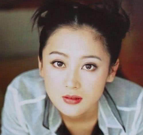 她曾与金城武相恋,两嫁豪门最终梦碎,今54岁依旧单身漂亮|戈伟如