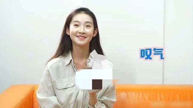 张艺凡是tf的"小师妹",之前张艺凡出演了由易烊千玺主演的电影《少年
