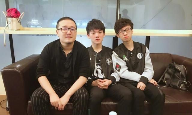 loken终于战胜阿水成功为自己正名,原来他不是恐水,他是怕宝蓝