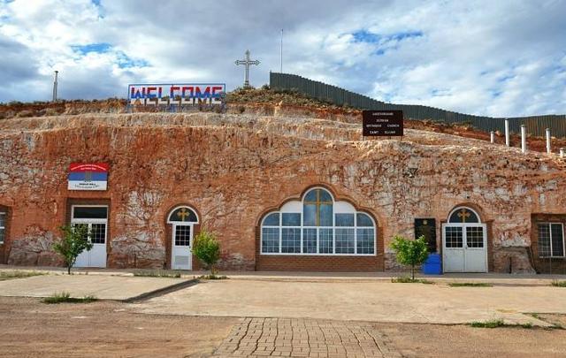 首先要介绍的这个地方叫库伯佩迪,位于澳大利亚境内,始建于1915年