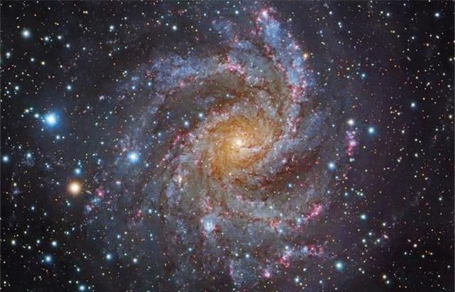 宇宙上演"星际大战"?亮光四溅,"创生之柱"即将坍塌!