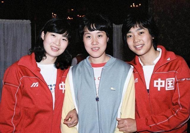 18岁的巫丹,就已经两获世界冠军,这在中国女排历史上是绝无仅有的.