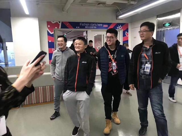 这次!是拼多多黄铮"救下了蒋凡"