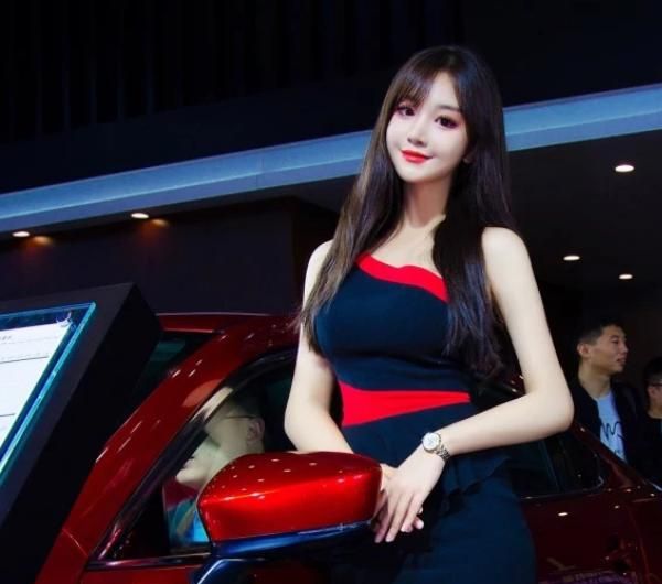 中国搏击最美武林宝贝,武僧一龙曾被她征服,球迷直呼惊艳