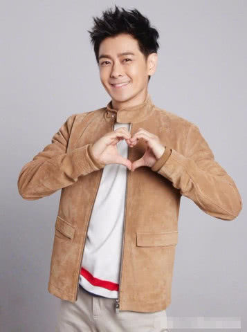 45岁林志颖最小弟弟结婚,千万豪华跑车迎亲,婚礼场面盛大