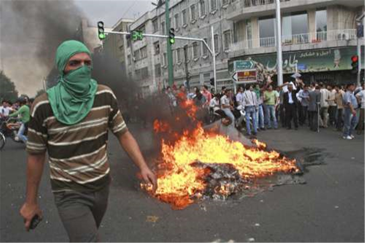 美国本土传来噩耗,凌晨1点响起巨大爆炸声,近6万民众无家可归