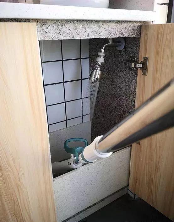 既然设计了一个拖把池,那自然是要安装一个水龙头的,每次清洁全屋地面