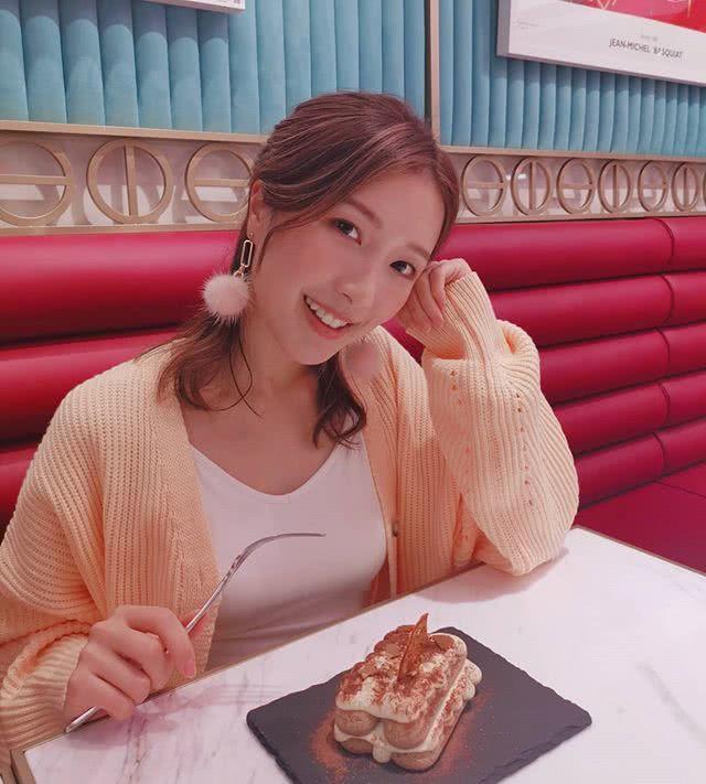 用李泽楷恋爱视角晒美食,真的很甜