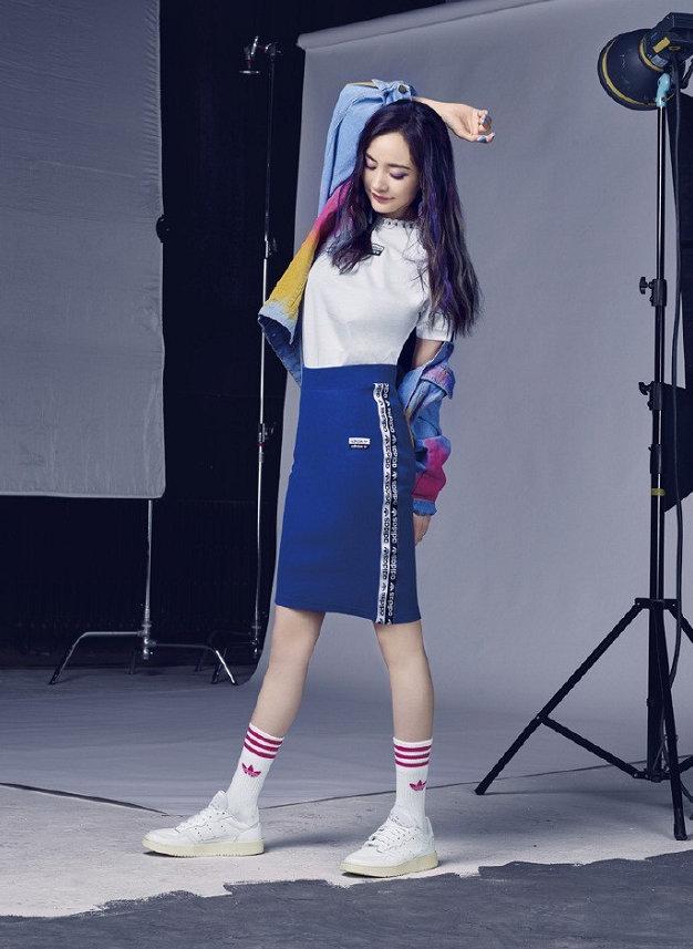 杨幂运动装穿搭小合集,身材无敌了,少女感十足,青纯活力四射!