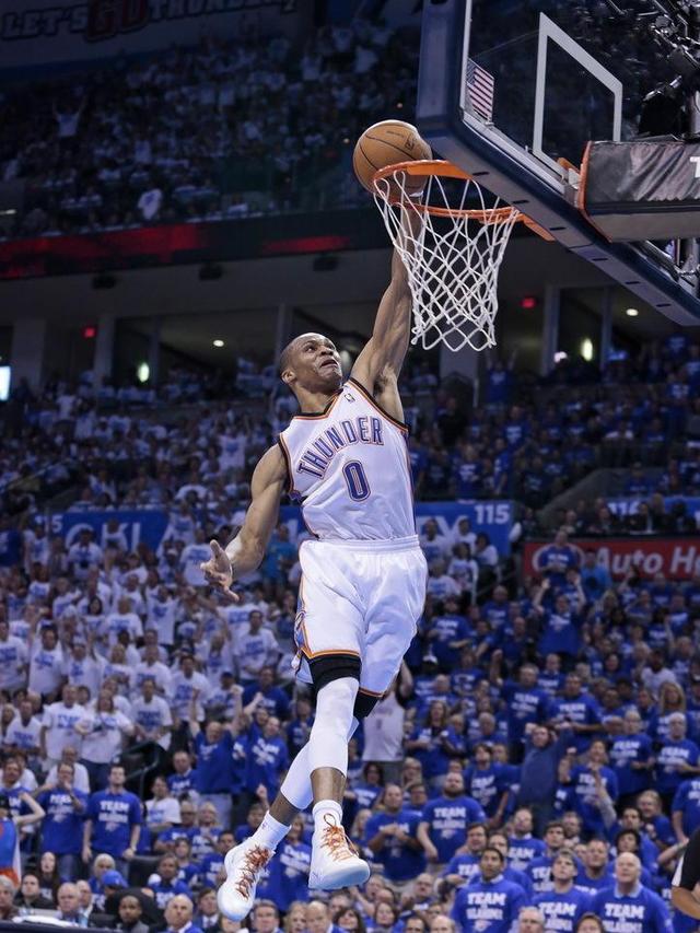 若给威少立雕像,会使用哪个经典动作?战斧劈扣太完美!