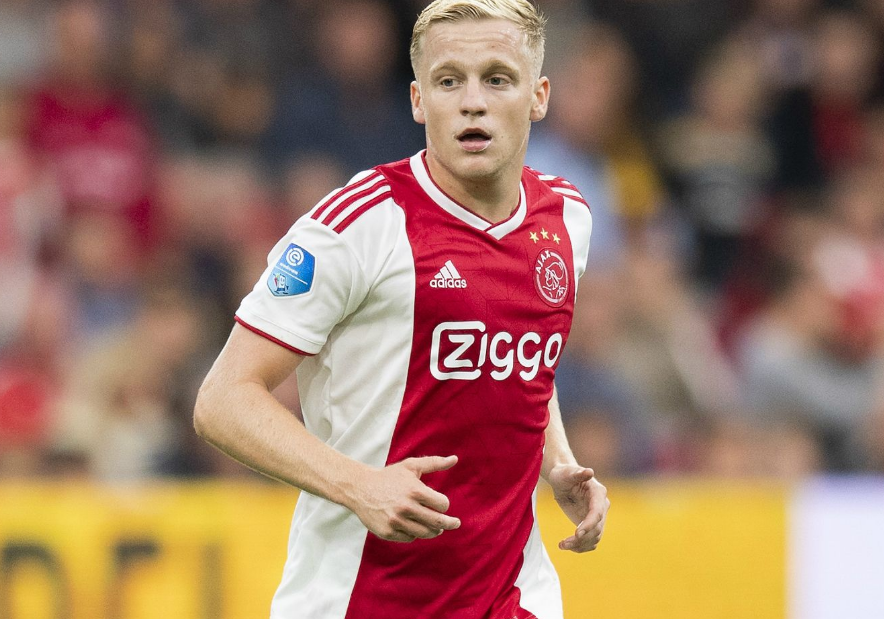 曼联欲签完美中场选手,年龄优势巨大,只等这巨星腾出位置