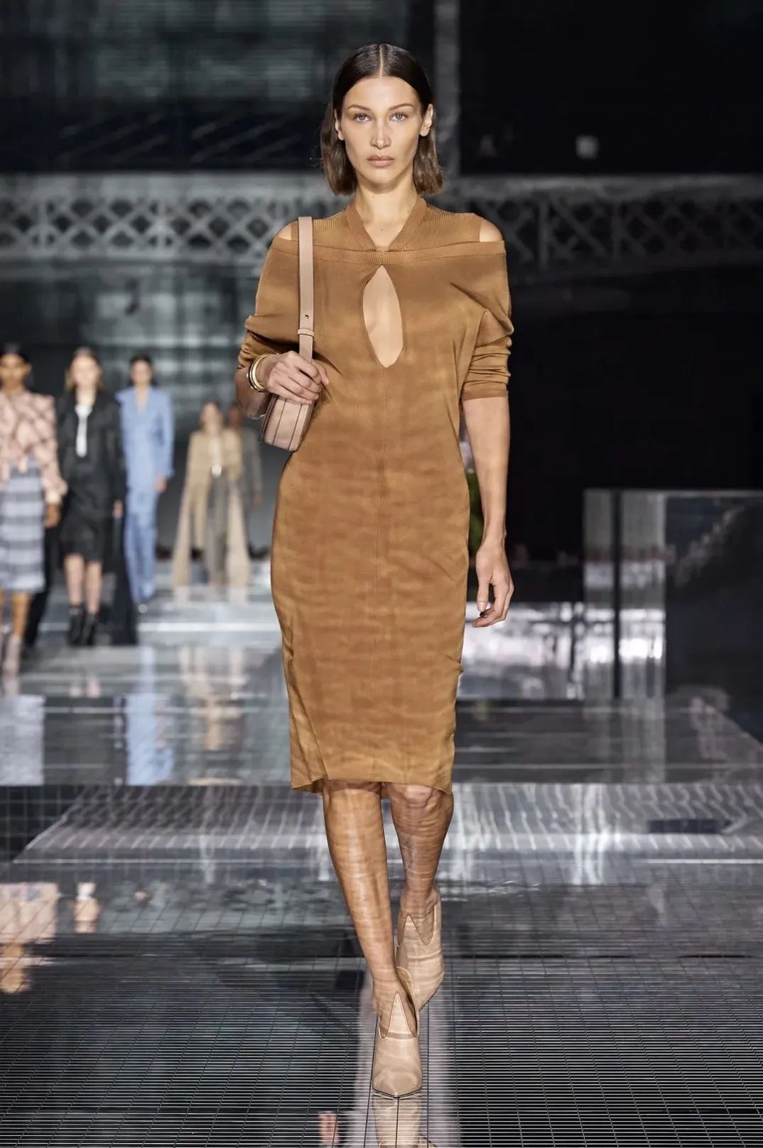 茶色桦木的布景,造型,完美的秋冬色调,真实氛围,也难怪长在很多人的