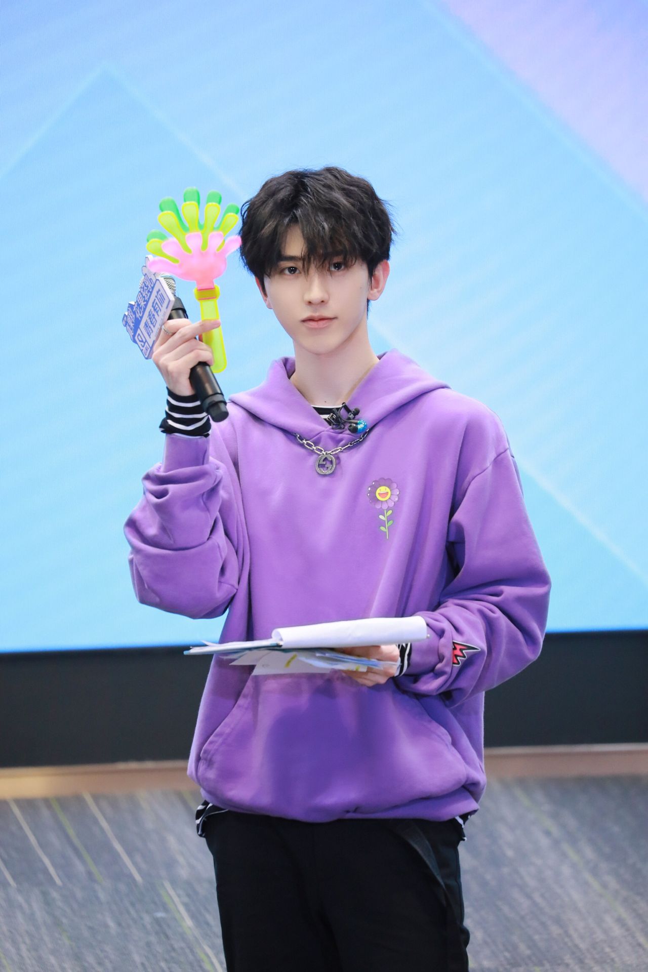 学点蔡徐坤的穿搭,就算是紫色也能很爷们,一点都不娘