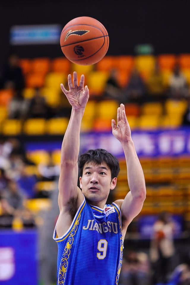 被誉为cuba第一后卫 转会江苏男篮完成蜕变 王洪还有多少潜力?