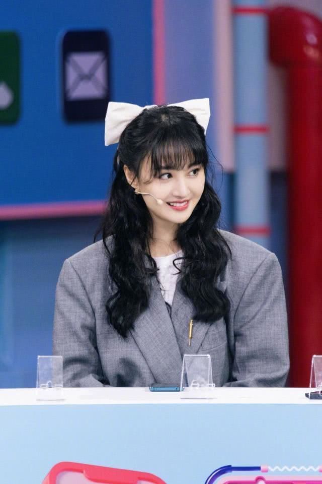 郑爽最新路透照曝光,相比之前郑爽现在的状态也太好了吧!