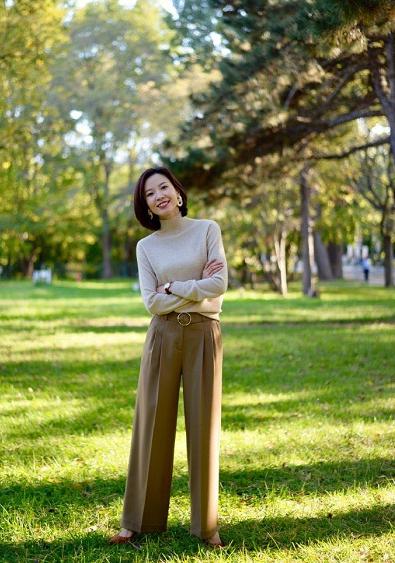 40岁的女人别再乱穿衣,学ins时尚宝妈的日系穿搭,舒适不张扬