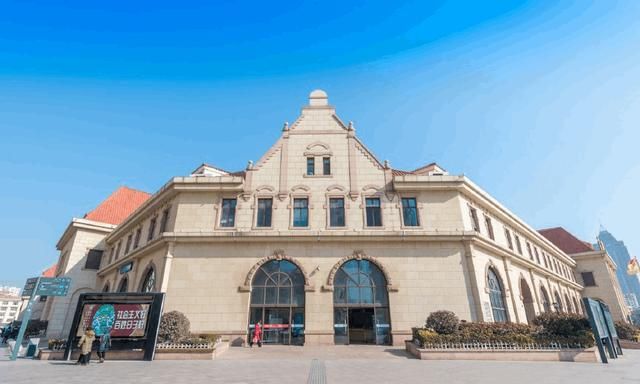 我国最“受欢迎”的火车站，已有120年历史今美成景点，就在青岛
