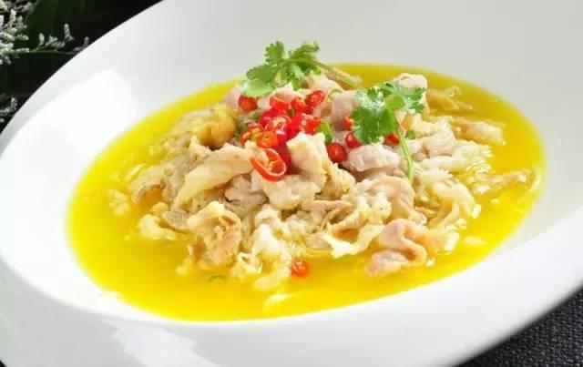 酸汤的神仙吃法不只可以搭配馄饨还可以配上肥牛和泡面