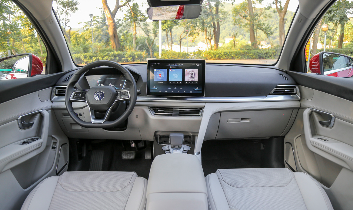 外观年轻大气内饰科技顶配不到12万比亚迪宋pro怎么样