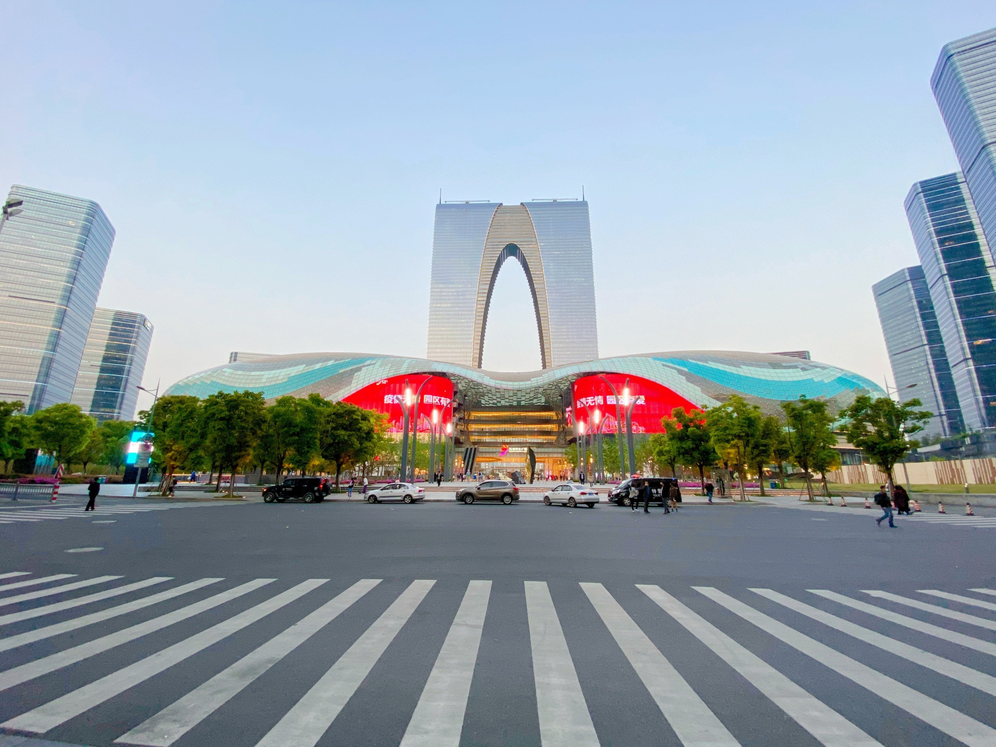 苏州被戏称为大秋裤的地标性建筑有着世界第一门的美誉