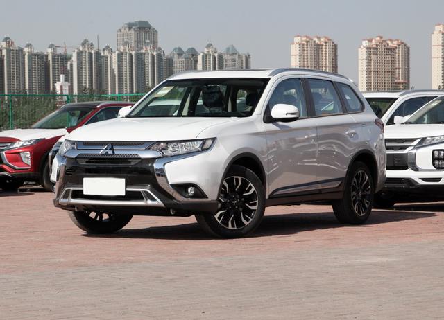 三菱粉有福了!全新欧蓝德已到店,国六2.4l 适时四驱