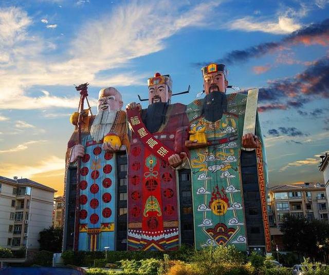 国内最"丑"的4大建筑,一个比一个造型奇特,网友表示太辣眼