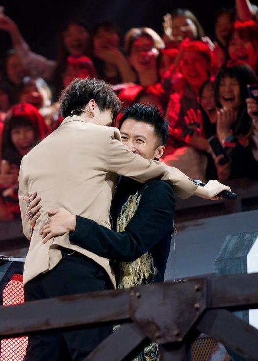 不敢想!王俊凯壁咚谢霆锋!