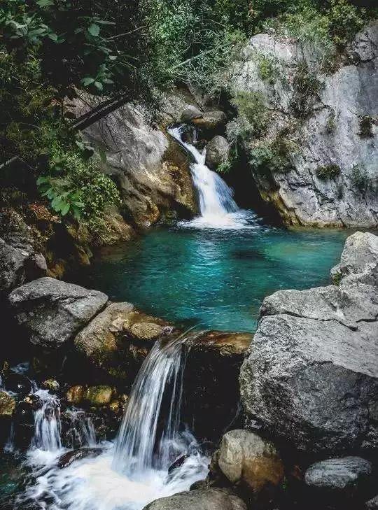 山谷里的小溪,宛若仙境